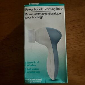 NWT Facial Cleansing Brush
